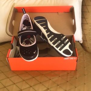 Mary jane tennis shoes